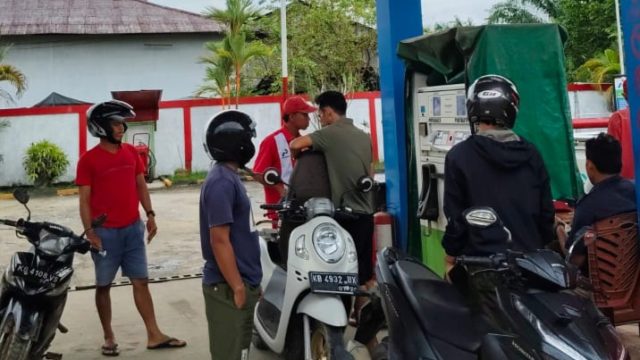 Pengelola SPBU Sekayam klarifikasi soal antrean panjang